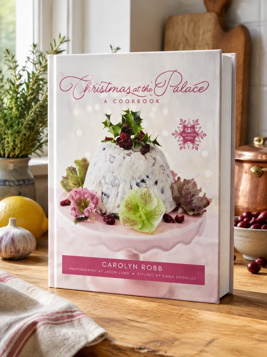 Christmas at the Palace: A Cookbook: 50+ Festive Holiday Recipes